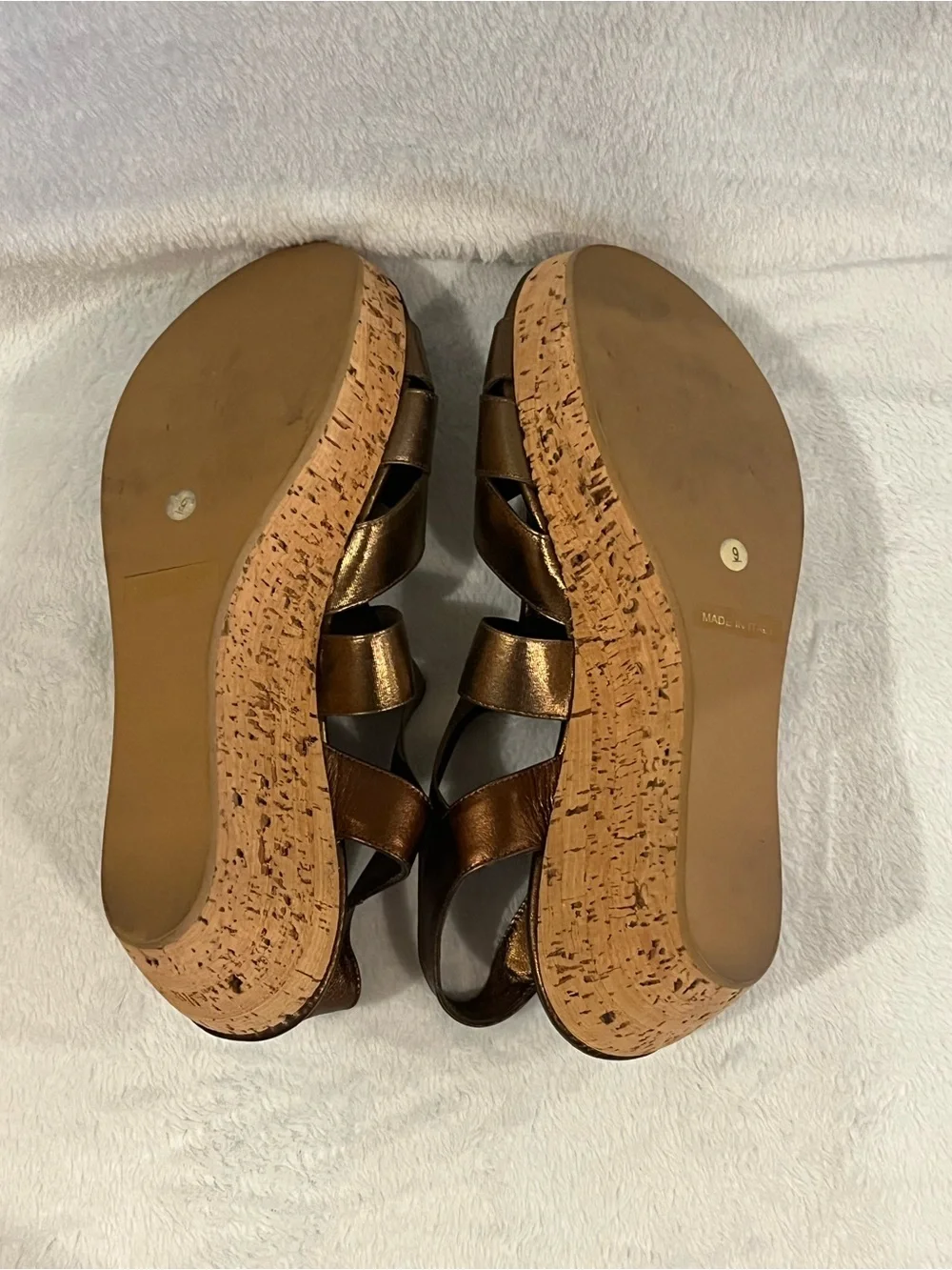 Amalfi by Rangoni Bronze Metallic Strappy Cork Platform Wedge Sandals. Size 9